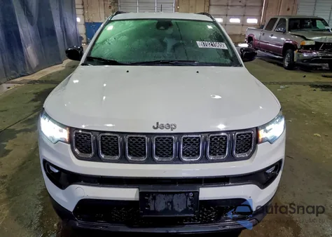 2023 Jeep Compass Latitude из США, поврежденный, VIN 3C4NJDBN5PT552920